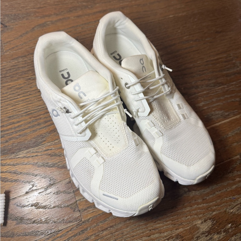 ON
Cloud 6 Sneaker